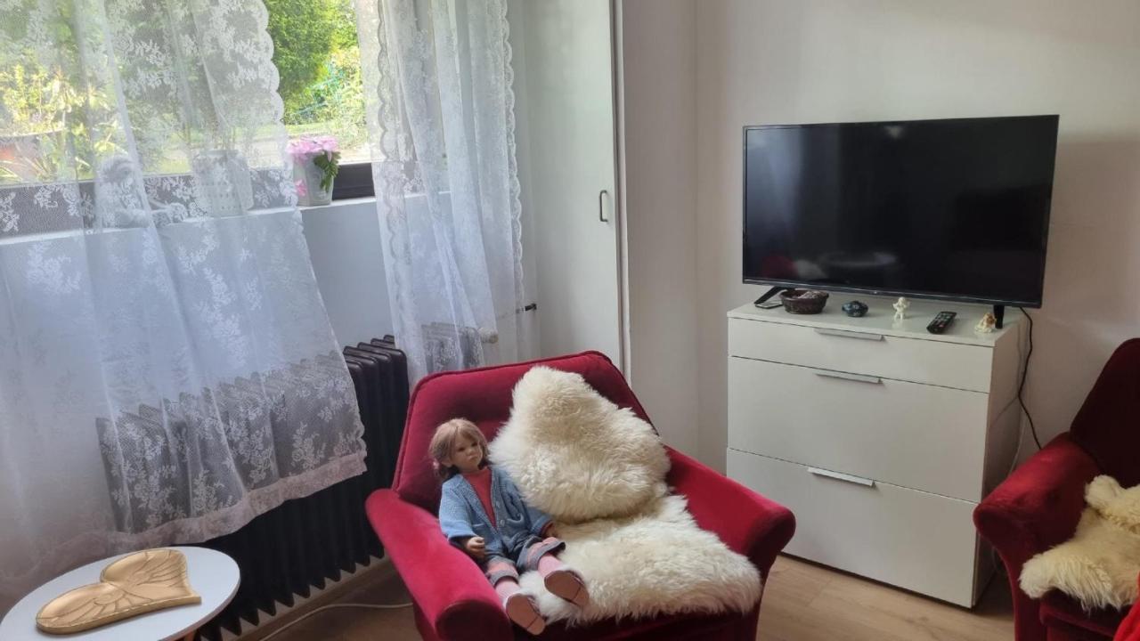 Ferienzimmer Bei Thomas - Gemuetliches Schlaf- Und Wohnzimmer Mit Modernem Bad Ulma Esterno foto